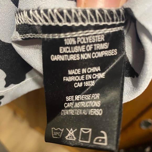 Sleeveless Animal Print Blouse with Slanted Zippper - Picture 3 of 3